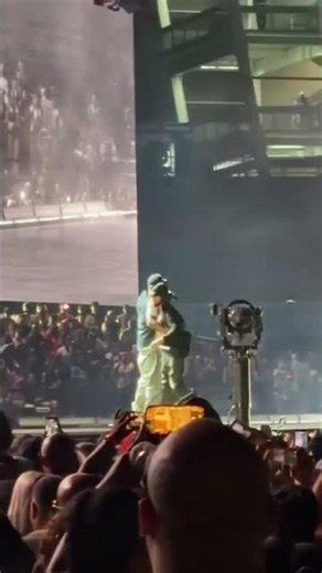 Eminem Performs "Renegade" With Jay-Z At Yankee Stadium