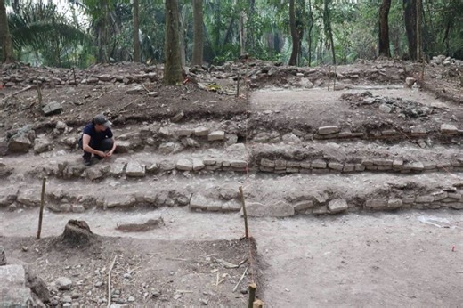 In Times of Trouble, the Maya Rejected Divine Kingship. This Newly Discovered Public Building Reveals How the Transition to Shared Power Unfolded