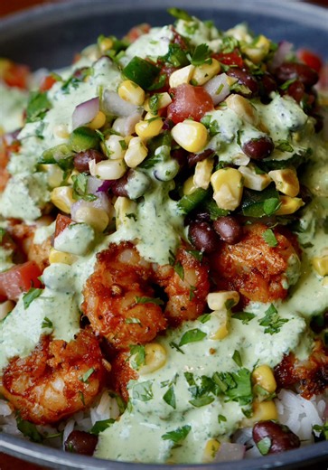 Loaded Shrimp Taco Bowl 🦐🌮🌿 If you're looking for a quick, easy & healthy dinner that doesn't sacrifice flavor, you've gotta give this one a try! It's made with simple ingredients, comes together in under 30 minutes & is perfect for busy weeknights or meal prepping! FULL RECIPE ⬇️ INGREDIENTS (2-3 servings) - 1 lb XL peeled & deveined raw shrimp of choice (I used wild caught Argentinian red shrimp) - 2 tbsp of extra virgin olive oil - Taco seasoning of choice - Jasmine rice (cooked) Roasted C
