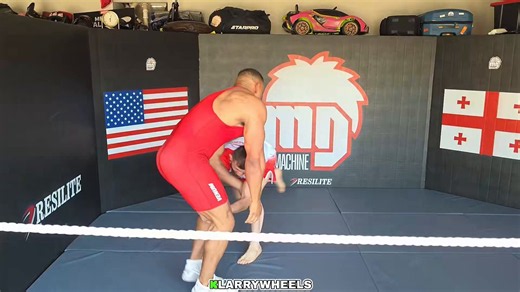 Larry Wheels thought he could survive a round with former UFC champ Merab Dvalishvili He tapped 3 times in 1 minute 😭
