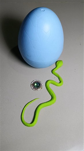 blue egg and green snake #creepypasta #egg #scary #eggs #horror