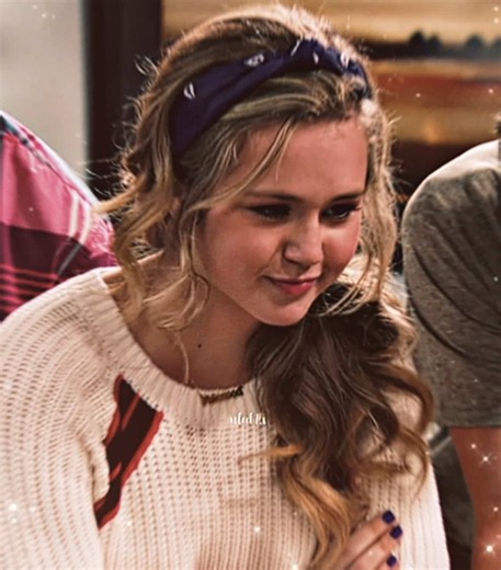 Bella and the Bulldogs Edit | Brec Bassinger as Bella Dawson