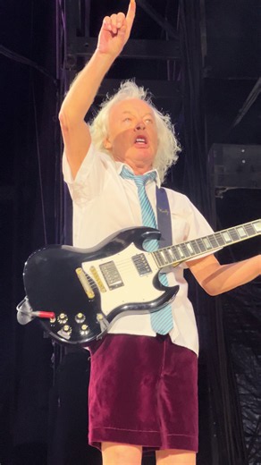 AC/DC performing “Thunderstruck” live at MetLife Stadium in East Rutherford, New Jersey during the final show of their Power Up Tour on 10/2/26.⚡️ #acdc #poweruptour #angusyoung #concert #newjersey @AC/DC