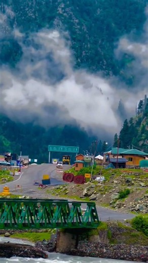 kashmir view ⛰️🥰#pahalgam #nature #gulmarg #sonmarg #travel
