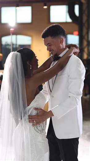 First dance between groom and bride | Smithalee