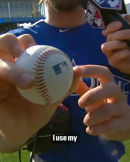 Harold was STRUGGLING to get a hold of R.A. Dickey's knuckleball at the 2012 All-Star Game 🤣 | MLB Network