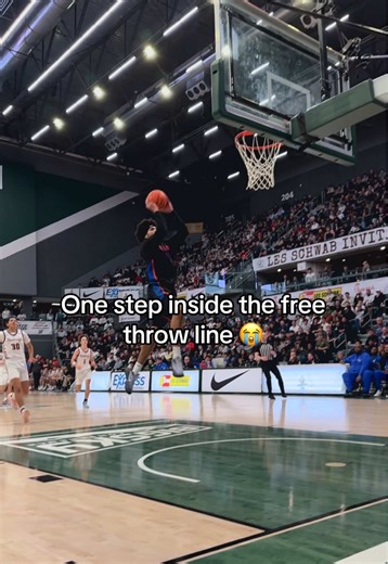 Bro doing video game shiii 💀 @Tstokes🥷 #tyranstokes #highschoolbasketball #basketball #dunk