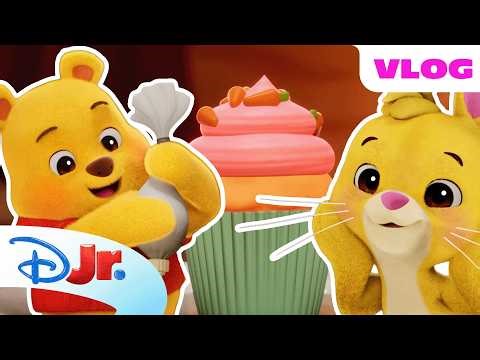 Rabbit and Pooh Bear Decorate Cupcakes! 🧁🧡 | Playdate with Winnie the Pooh | @disneyjr