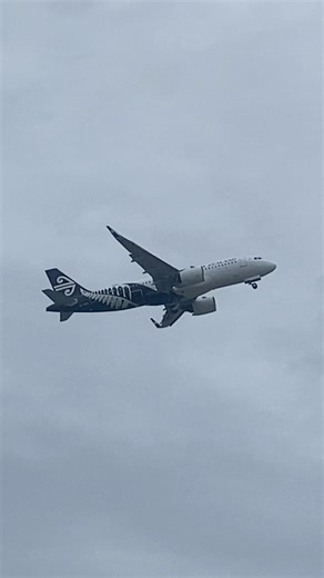 Air New Zealand Airbus A320neo (ZK-NHC) departing from Adelaide Airport