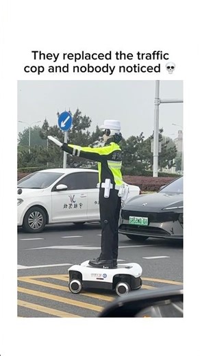 Robot Cop Directing Traffic in China #shorts