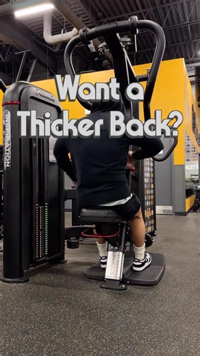 Want a thicker back❓ Chest supported machine row 👌🏼