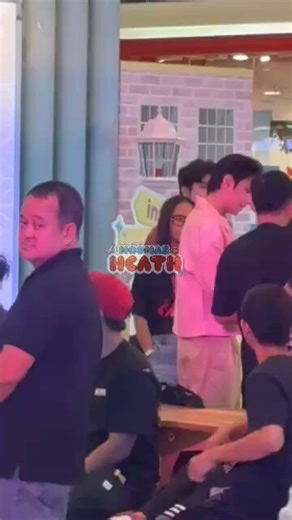 ✨️Showing up is all that matters✨️These are some pictures of Noonas of Heath captured by @moytonatics together with her little daughter to show support for Heath at his InstaxPH mall event with Caprice today at SM MOA. Chukahamnida~ 🙇‍♀️✨️CLIP THAT HEATHxINSTAX#MnGWithMoymoy