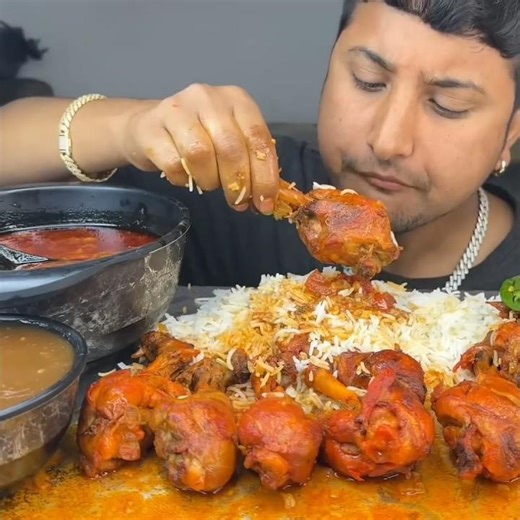 ASMR: EATING SPICY CHICKEN CURRY🔥 BASMATI RICE || #shorts #mukbangn#asmreating #mukbangasmr #asmr