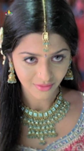 అమ్మాయిని బెదిరించి I Love You చెప్పించుకున్నాడు ! #Vijayadasami | #vedhika | #kalyanram | #shorts