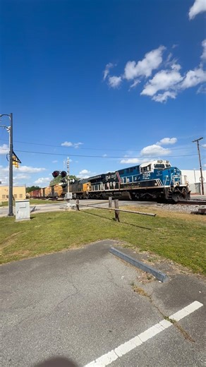 CSX 3194 Spirit of Law Enforcement flying through Emporia #shortvideo #shorts #trains #csx #csxt