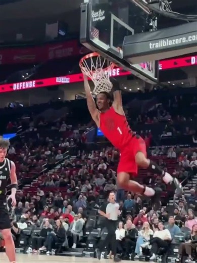 Ja couldn't help but smile as he threw this down... the bench was loving it! 😆( 🎥via: @trailblazers)