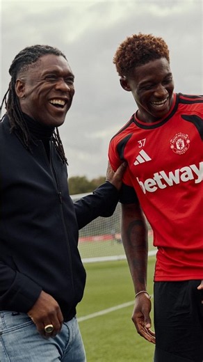 "A WONDERFUL PLAYER" | Clarence Seedorf meets Kobbie Mainoo 🤝🤩
