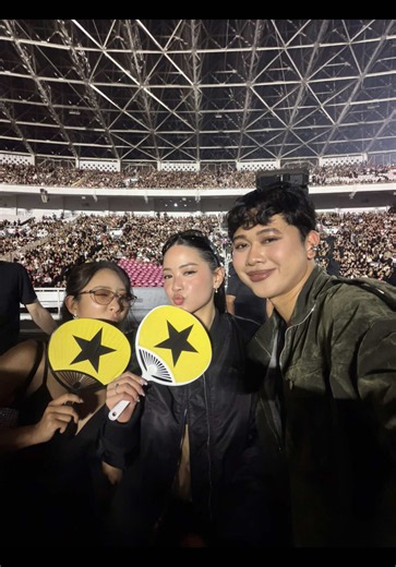 Nadia and Alliana Dolina — YE Live in Jakarta highlights