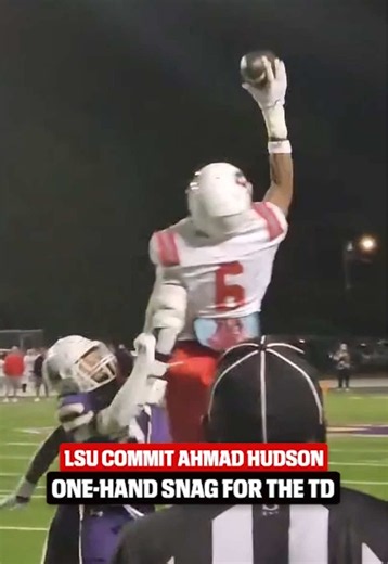“6’7” dual sport athlete Ahmad Hudson is ELITE 😭 (via @primetime2832/ig) #espn #ahmadhudson #espnsocial #catch #lsu