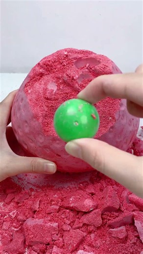 ASMR DIG A MYSTERY FUFUSQUISHY STRABREEY KIT!!