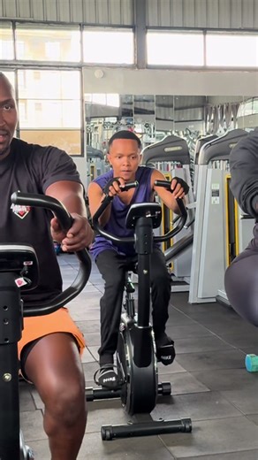 With or without trainer 🤦‍♂️😂? @Ciku_kaboi @feddfitness_fedd @Fitness16Powerhouse #thegoalistomakeeveryonesmile