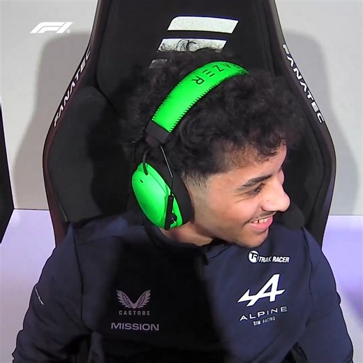 How CLOSE was that! 😱🤏Otis Lawrence secures pole position for Round 6 of the F1 Sim Racing Championship at Silverstone by +0.005s from Thomas Ronhaar 💨#F1 #F1Esports