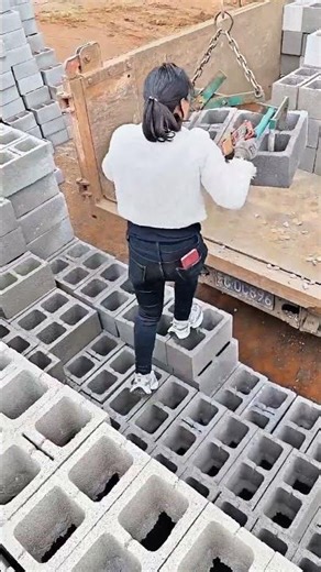 A Simple Way to Load Hallow Concrete Bricks With DIY Clamping Tool