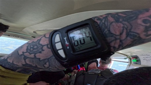 Scared Friends Go Skydiving in USA