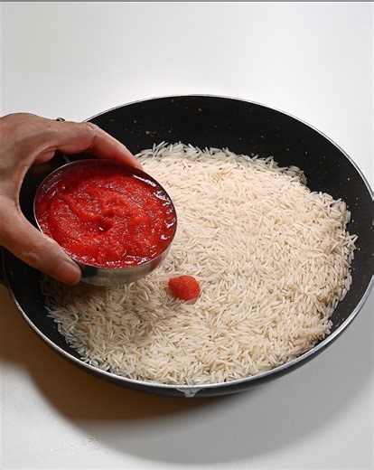 Just pour Tomato paste on Rice and try this recipe, perfect for breakfast or tiffin. You'll love it! :) | Papa Mummy Kitchen