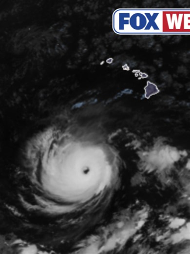 EXCLUSIVE ANALYSIS 🌀: Hurricane Lowell is forecast to make a sharp turn to the north in the next day or two, likely putting in very close proximity to Hawaii. FOX Weather Hurricane Specialist Bryan Norcross offers his expert analysis on the storm and why Hawaii needs to be on high alert for impacts. Stay with FOX Weather all weekend long for LIVE coverage. #hawaii #hurricane #lowell