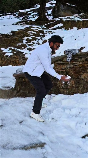 Chopta, Tungnath #tracking #valley #snow #ice