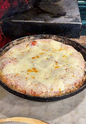 Japan's Real Cheese Pizza🍕Would you like to try it? [Spontini Cascade Harajuku スポンティーニ カスケード原宿店] - Location: 1 Chome−10−37 CASCADE HARAJUKU 2F, Jingumae, Shibuya, Tokyo - Hours: Weekdays 11:00 - 15:00, 17:00 - 21:00 / Weekends 11:00 - 21:00 - Menu: Double Mozzarella Cheese Slice (¥1,150) #pizza #cheesepizza #cheese #tokyofood