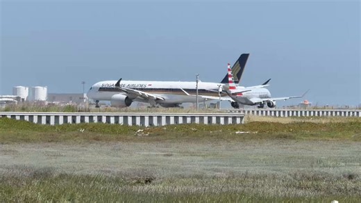 Amazing up-close views here at Bayfront Park of SFO! Click the link to see it all LIVE! #aviation #airtravel 🔴LIVE SAN FRANCISCO (SFO) AIRPORT PLANE SPOTTING ACTION! (May 20th, 2026) https://t.co/vTKh21tMYQ via @YouTube