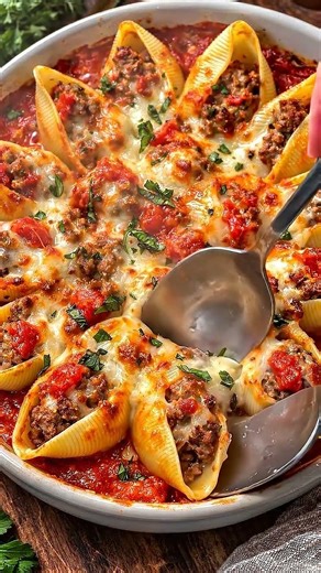 Cheesy Stuffed Shells Bake #comfortfood #recipe #dinnerideas #foodlovers #foodie #food