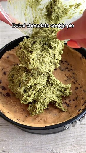 Dubai Chocolate Stuffed Cookie Pie Recipe