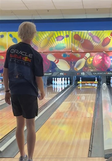 Two-Handed Bowling Techniques for Tournament Success