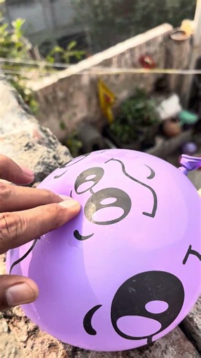 Experiment: Will a water balloon explode when it rolls down from a tall building?💥🎈#satisfying
