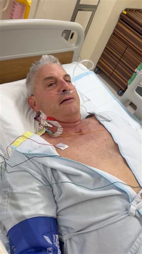 現在、私はファイザーのCOVID-19ワクチンによる深刻な損傷から命を救う治療を受けています。私は日本、江戸川病院にいます。https://t.co/xV3dvGFWvKこの治療は、二重濾過血漿交換療法（dual filter plasmapheresis）を使って、血中からスパイクタンパク質、アミロイド血栓、自己抗体、異常折り畳みタンパク質などを除去し、事前に培養した幹細胞を使って自分の体が自ら修復できるようにするものです。これは世界でここだけが提供している治療です。私はここで14人目の患者ですが、毎日のように奇跡のような回復を目の当たりにしています。優秀な科学者であるケビン・マッケアン博士（Kevin McCairn） とメアリー・タリー・ボーデン医師（Dr. Mary Talley Bowden）のおかげで、ここに来ることができました。これらの患者たちが次々と命を取り戻していく様子は、本当に奇跡です。この素晴らしいサバイバーたちとの出会いは、私の人生で最も素晴らしい絆の経験となっています。最後に、ファイザーには特別なお礼を言いたいと思います。心臓の損傷、重度の血栓、多臓器障害、中