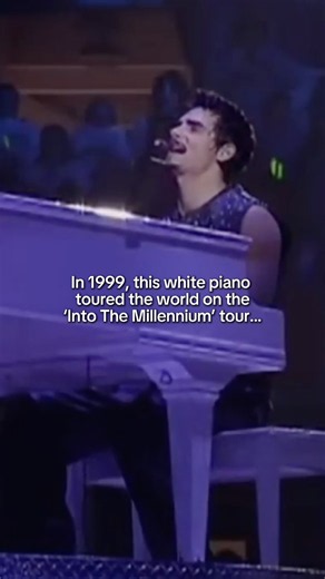 Kevin’s white piano will be making her way to “HOMECOMING: Live in Canada” soon. Will you? 🇨🇦