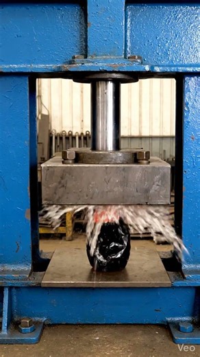 Coca-Cola vs HYDRAULIC PRESS 🥤💥 (EXPLOSION!) #cocacola #crushingtime #machine #satisfying