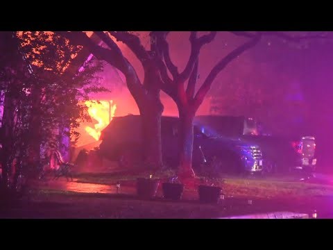 5 people critically injured after two homes explode in Texas
