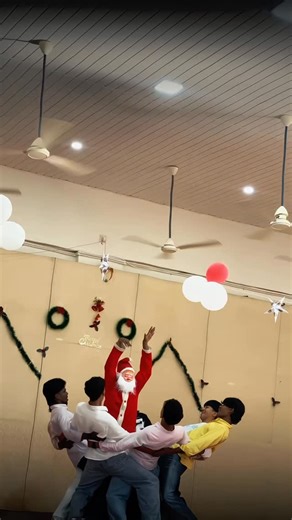 𝕾𝖆𝖓𝕬𝖓𝖉𝖗𝖊𝖆𝖘 on Instagram: "എന്ത് സ്റ്റെപ്പാടാ നമ്മൾ ഇട്ടത്…😮‍💨🕺🏻 • • • •#christmastime #program #dance #instalike #school"