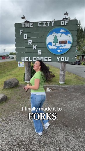 THE TWILIGHT ROAD TRIP OF MY DREAMS IS FINALLY HAPPENING 😭🌲🐺🩸 After years of being obsessed with Twilight, I flew all the way to America to visit Forks, La Push and the iconic filming locations!! I genuinely cannot believe I got to live out my vampire dreams 🥹✨ Welcome to my Twilight era… 🧛🏻‍♀️🌧️ If you love all things TWILIGHT or fan girling this is your sign to follow 🥺😭 #Twilight #TwilightSaga #TwilightRoadTrip #ForksWashington #alicelambertb
