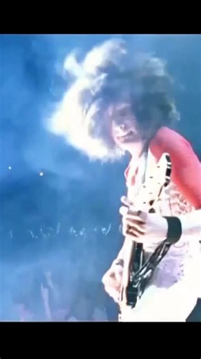 Lenny Kravitz — Are You Gonna Go My Way Live, 1993. 🎸 #LennyKravitz #AreYouGonnaGoMyWay #LiveMusic #RockMusic #MusicMoments — No copyright infringement intended. All rights belong to their respective owners. Shared for appreciation and commentary.