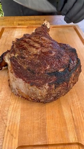 Perfect blue rare steak | Miguels cookingwithfire