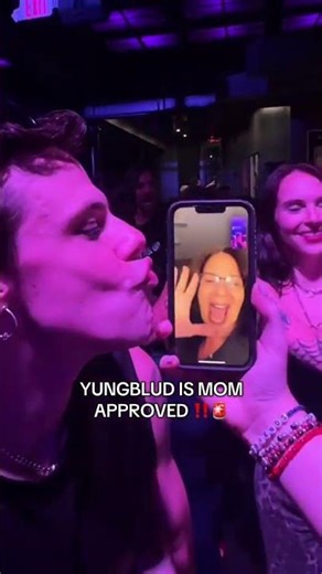 ‪@yungblud‬ mom approved 🫶🏻🫶🏻 #yungblud #yungbludarmy #blackheartsclub