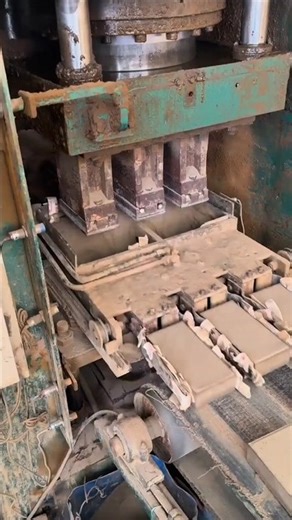 Automatic Hydraulic Brick Making Machine at Work #brickmachine #industrialprocess #shorts