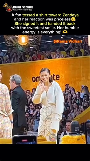 Zendaya’s Reaction When a Fan Threw Her a Shirt! 😂✨ #zendaya #shortsfeed #viral