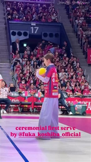 ジャン・リュック・アルファ on X: "お見事！さすが、本番に強い ！✨🏐👏👏👏😄 それにしても野球の始球式みたいに、空振りならぬ、レシーブミスしてくれはるんや🤭 #小芝風花 at #ダイアンデー #東京グレートベアーズ 始球式✨🏐" / X