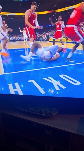 💔 A CLOSER LOOK AT JDUB’S TERRIFYING INJURY… Prayers up for Jalen Williams 🙏🏾 The Oklahoma City Thunder star suffered a frightening lower-leg injury after an awkward landing against the LA Clippers and had to be taken off the court on a stretcher. His teammates’ reactions showed just how serious the moment felt. 💔🏀 There was no official diagnosis immediately after the game. Wishing JDub strength, healing, and a full recovery. 🙏🏾💙🧡 How much does losing J-Dub impact OKC’s season? Follow @